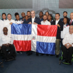 Presidente Abinader entrega la Bandera Nacional y despide una representación de 57 atletas dominicanos rumbo a las Olimpiadas de París 2024