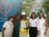 17 mujeres se gradúan de maestras constructoras en RD