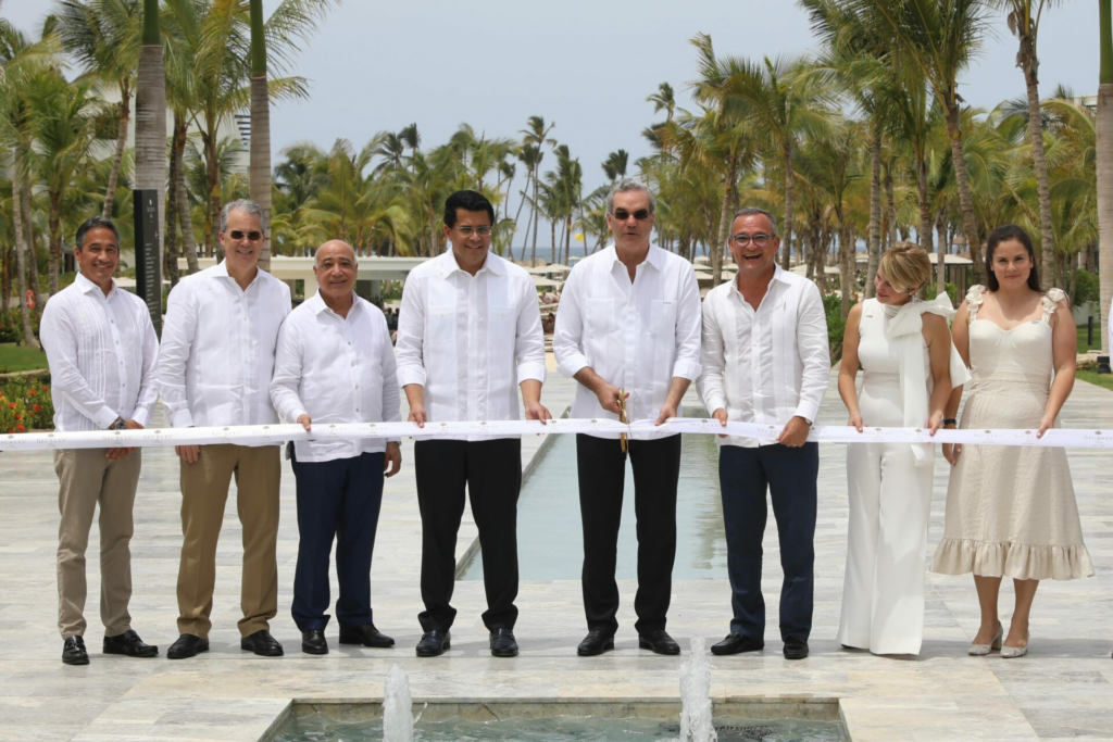 Presidente Abinader asiste a inauguración de Hotel Secrets Tides y Complejo de Apartamentos Cana Rock Star Condos en Punta Cana