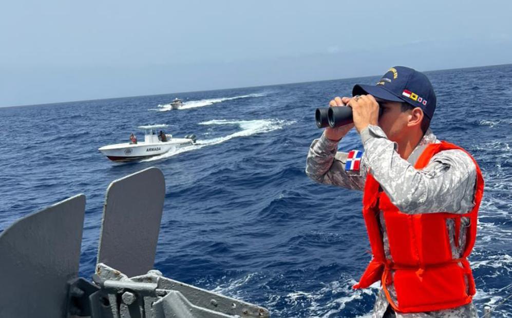 Armada Dominicana Rescata a 43 Personas con Vida tras Virarse la Embarcación Frente a las Costas de Guayacanes, San Pedro de Macorís.