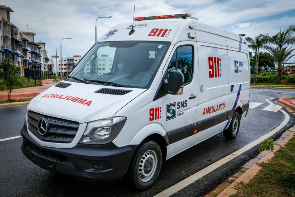 911 coordina rescate de náufragos en Playa El Pescador, Guayacanes, SPM