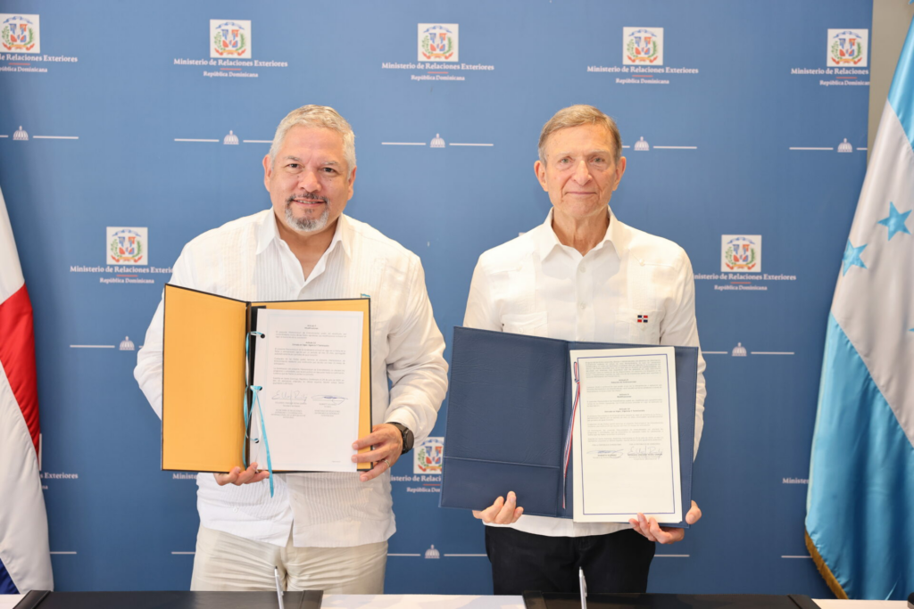 República Dominicana y Honduras firman acuerdos para fortalecer su conectividad aérea y la diplomacia gastronómica