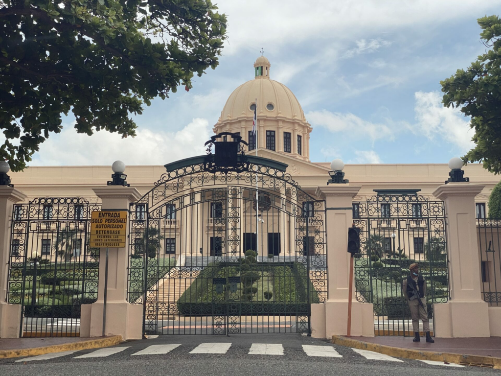 Presidente Abinader designa mediante decreto, nuevo rector del ITSC y nuevo viceministro del Ministerio de la Presidencia