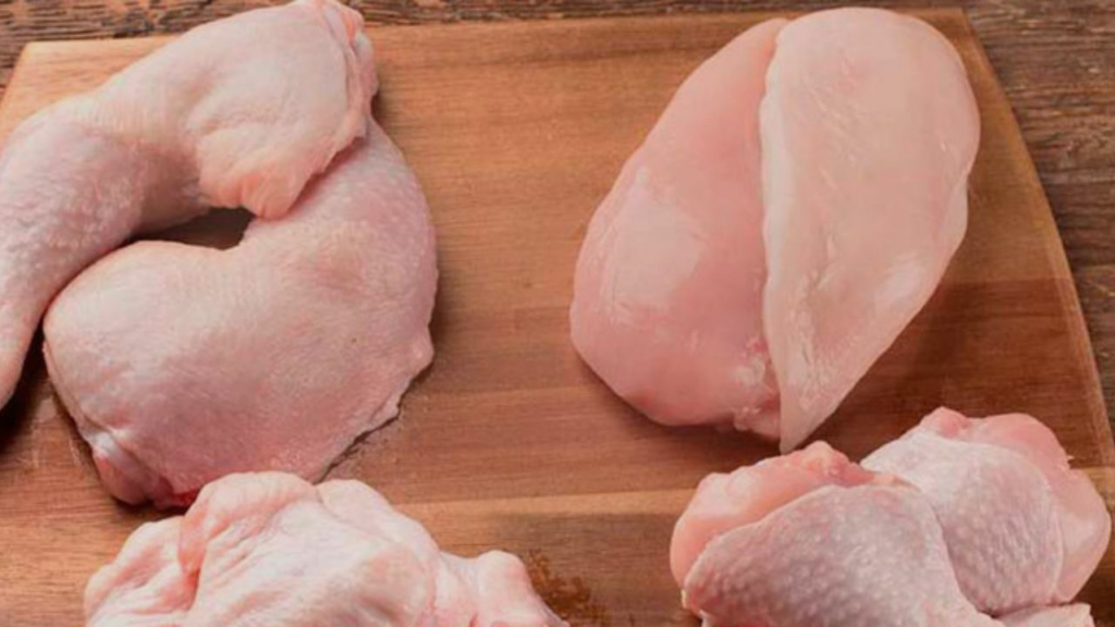 ADA dice ha mantenido libra de pollo en granja a RD$42; reconoce escasez de la carne por problemas de producción