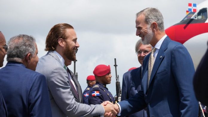 Llega al país el rey de España Felipe VI para asistir a juramentación del presidente Luis Abinader