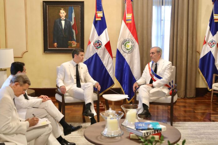 Presidente Abinader se reúne con su homólogo de Paraguay, Santiago Peña