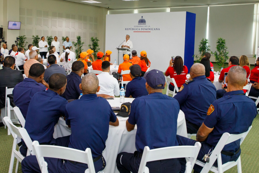 Presidente Abinader asegura seguirá escuchando a todos los sectores para solución problemas de la gente