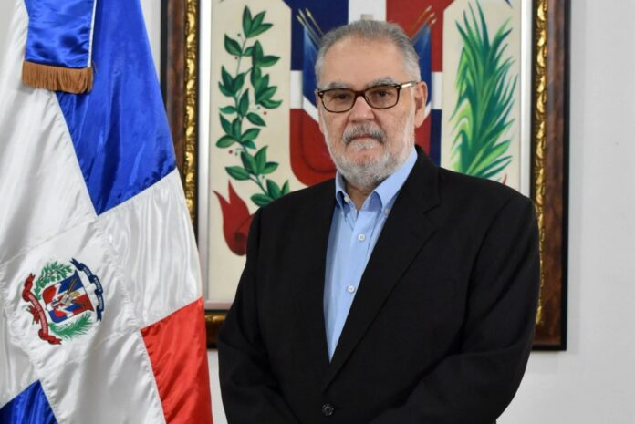 Presidente Abinader designa a Miguel Ceara Hatton como superintendente de Salud y Riesgos Laborales