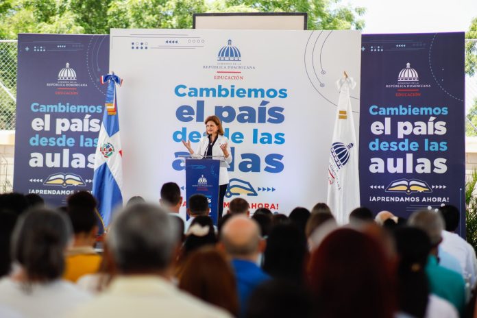 Raquel Peña insta a los maestros a evaluar su desempeño a través del progreso de sus estudiantes