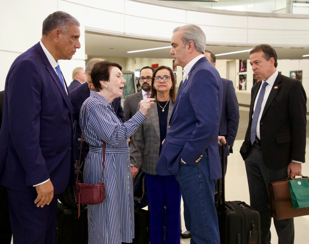 El presidente Luis Abinader llegó a los Estados Unidos a las 5:08 de la tarde por el Aeropuerto Internacional Libertad de Newark, en Nueva Jersey, desde donde se trasladará a la ciudad de Nueva York.