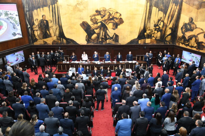 Asambleístas aprueban la modificación de varios artículos de la Constitución