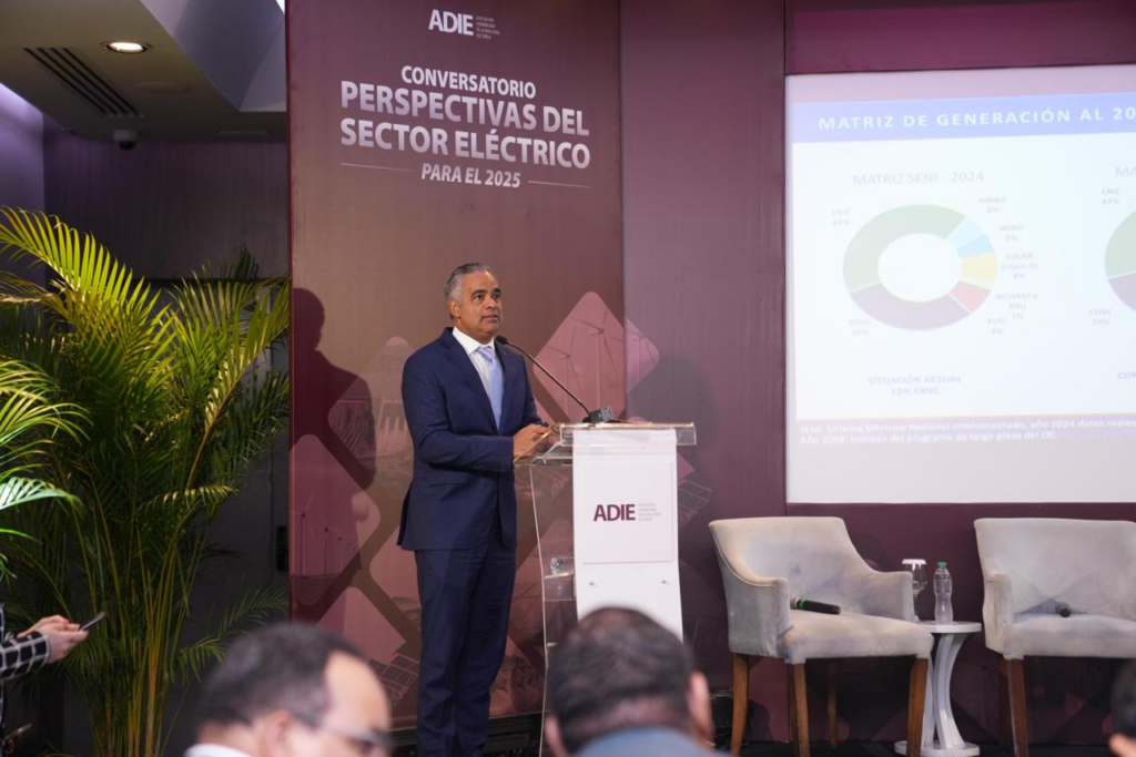 Ministro Santos afirma proyecciones al 2025 confirman diversificación energética