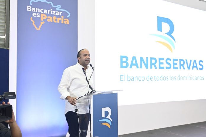 Benefician a cientos dominicanosdurante la séptima jornada de “Bancarizar es Patria”