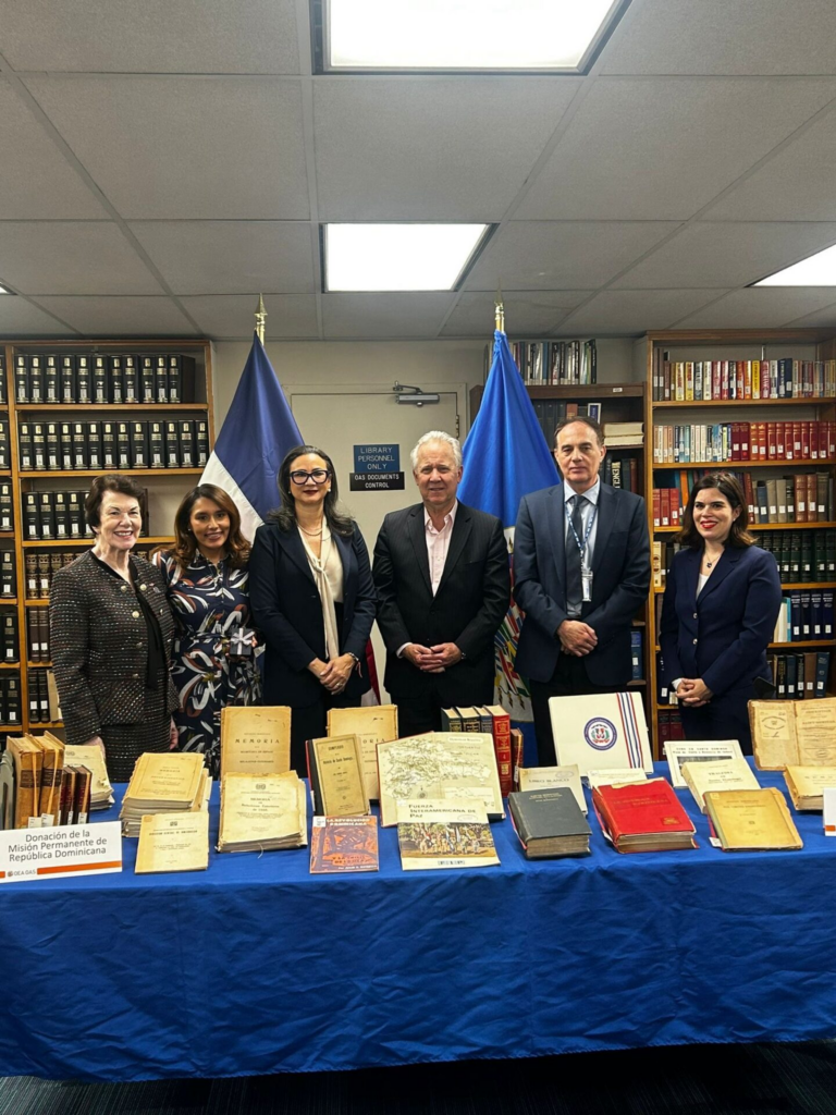 República Dominicana hace formal entrega de la tercera fase de digitalización de archivos históricos a la OEA, preservando siglos de patrimonio cultural