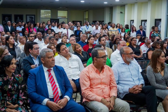 Gloria Reyes presenta “Actúa hoy: cinco columnas para construir superación”, su primer libro